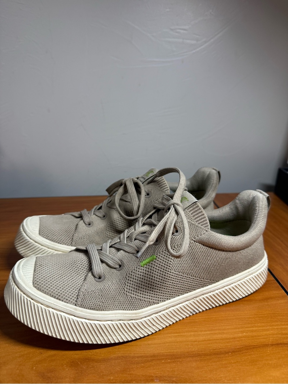 Cariuma‎ Women's IBI Low Knit Sneaker Grey Comfort Casual Walking Stretch W9/40